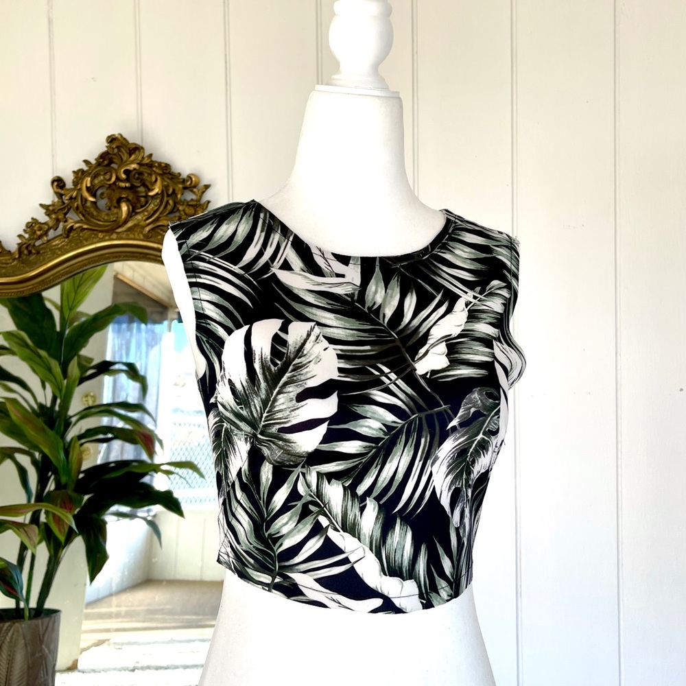 Cropped Leaf Print Tank Top